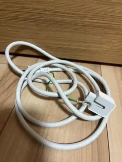 MacBook Pro 電源ケーブル　ホワイトケーブル