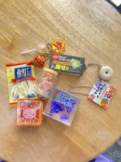 お菓子　ガチャガチャ　ミニチュア