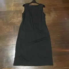 黒のノースリーブワンピース