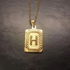 ❤️着けっぱなしOK❤️イニシャル ゴールドプレート サージカルステンレス H