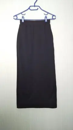 UNIQLOウルトラストレッチアクティブナローマキシスカート