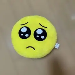 悲しそうな顔の黄色いクッション