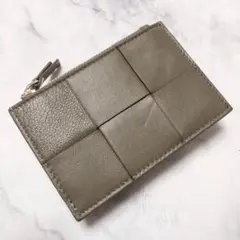 【訳あり特価　新品】フラグメントケース　高級羊革　控えめなオリーブ色がオシャレ