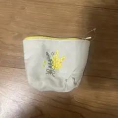花刺繍 ベージュポーチ