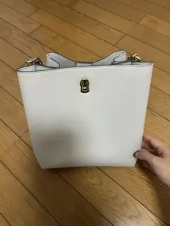 最終値下げ！グレーショルダーバッグ ロック付き