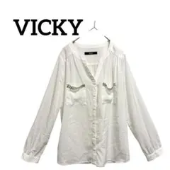 美品✨ビッキー　VICKY ビジュー付きホワイト長袖ブラウス　Vネック