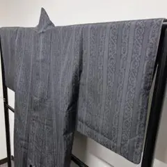 モノトーンの縦縞柄の紬の小紋 着物