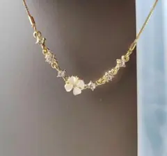 【ブレスレット】花 ゴールド 四葉 シンプル レディース 綺麗め プレゼント