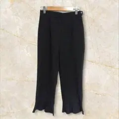 【大人可愛い】クロップドパンツ　裾フリル　テーパード　黒　キレカジ APART