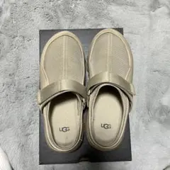 ugg 新作　スリッポン