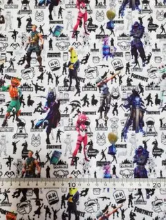 ⑯フォートナイト　白エモ×人物　49×140　はぎれ　薄手　綿ポリエステル