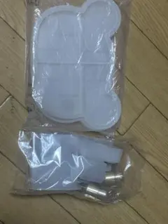 クマ型シリコン型と香水容器型