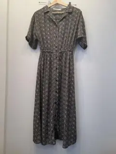 半袖 シャツワンピース ロング丈　黒花柄