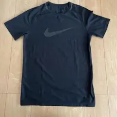 Nike ブラック スポーツシャツ 半袖