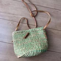 編み込みデザイン ショルダーバッグ