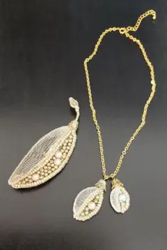 ハンドメイド　ペンダント　ブローチ　リーフモチーフ