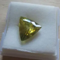 スフェーン ルース トリリアントカット 3.484ct