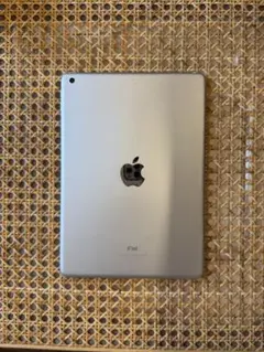 第6世代 Apple iPad シルバー 32GB