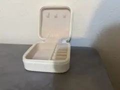 ホワイト アクセサリーケース