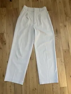 ユニクロ　タックワイドパンツ　Sサイズ