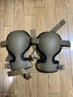30まで値下げ！アークテリクス　ニーパッド  カナダ製　リーフ ARC'TERYX LEAF（アークテリクス リーフ）Combat Knee Caps