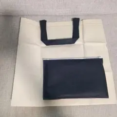ベージュの不織布エコバッグ　黒ポーチセット