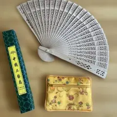 透かし彫り木製扇子 &サテンミニポーチ　中国土産