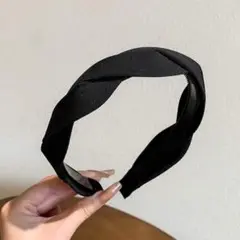 [Duo BeeKs] ツイストカチューシャ ブラック お洒落 ヘアアクセ