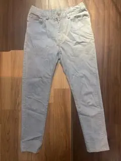薄いグレー スリムフィットパンツ