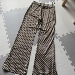 しまむら　幾何学模様 スリット入りスラックス