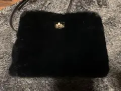 ファーと合成皮革のバッグ