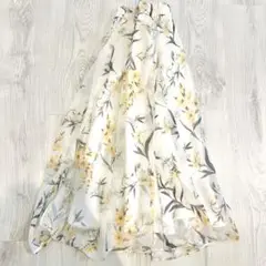 【美品】フラワープリント フレアスカート　イエロー　ホワイト花柄　フレア