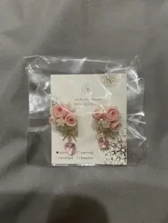 ハンドメイド　樹脂粘土　バラ　薔薇　ピアス　ピンク　ブーケ