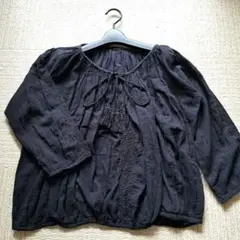 アーバンリサーチ刺繍入り黒長袖トップス インド綿