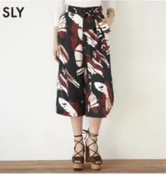SLY スリット入りパンツ