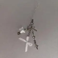 ビーズキーホルダー　リボン　白　キーホルダー　チャーム