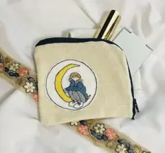 L字ポーチ（月×頬杖をつく女の子刺繍）