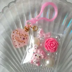 キャンディバックキーホルダー　ピンク　いちごチャーム