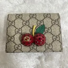 美品 グッチ GGスプリーム チェリー 二つ折り ミニ財布