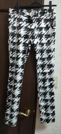 ランズオブエデン 新品 ストレッチ入り柄パンツ M