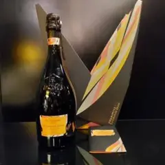 ヴーヴクリコ ラ・グランダム 箱付き シャンパン 酒 エミリオ・プッチ