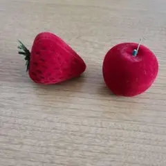 赤いフェルト風いちごとりんごの置物
