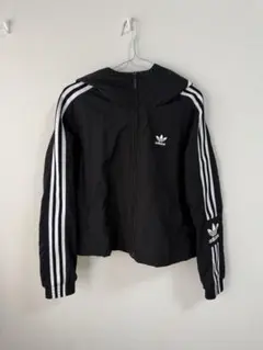 adidas ウィンドブレーカー