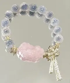 《女神の石》貔貅（ローズクォーツ）リボンパーツ、回紋天珠（タピオカ瑪瑙）のブレス