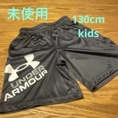 UNDER ARMOUR ブラックハーフパンツ