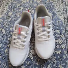 Reebok ホワイト スニーカー