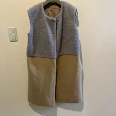 ベスト グレーとベージュのコンビネーションムートン調Ｍ