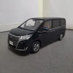 新品　TOYOTA　エスクァイア　サンプルカー　　箱付き　後期モデル　非売品 Amazon | 1/30 トヨタ 新型エスクァイア Esquire 後期