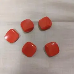 赤色プラスチック製スクエアボタン5個セット