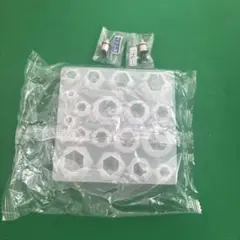 GreenOceanさんシリコンモールド　立体ダイヤモンドとミニライト２種